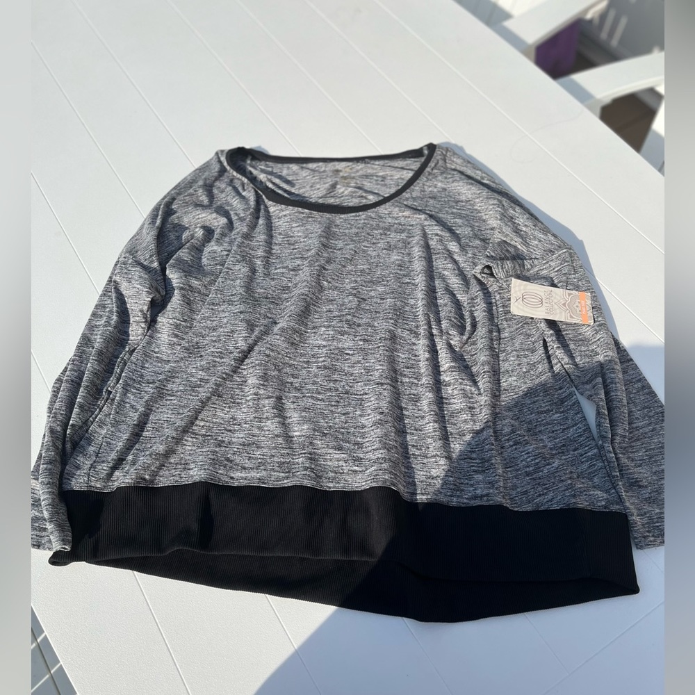 NWT* Balance collection light gray/black material polyester/spandex.